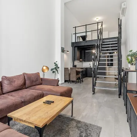 Apartment Industrial Loft Retreat W Ac And Garage Parking Bratislava