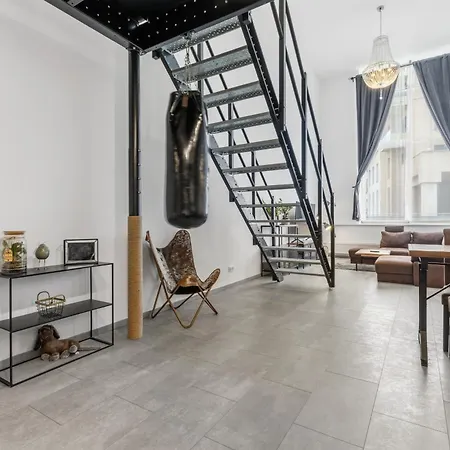 Apartment Industrial Loft Retreat W Ac And Garage Parking