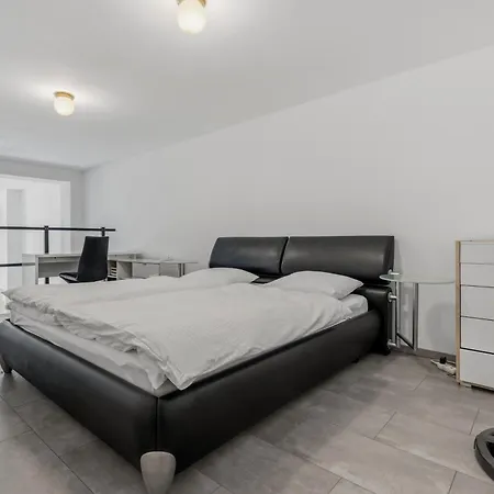 Apartment Industrial Loft Retreat W Ac And Garage Parking